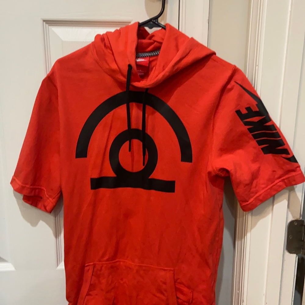 Sleeveless Nike pullover